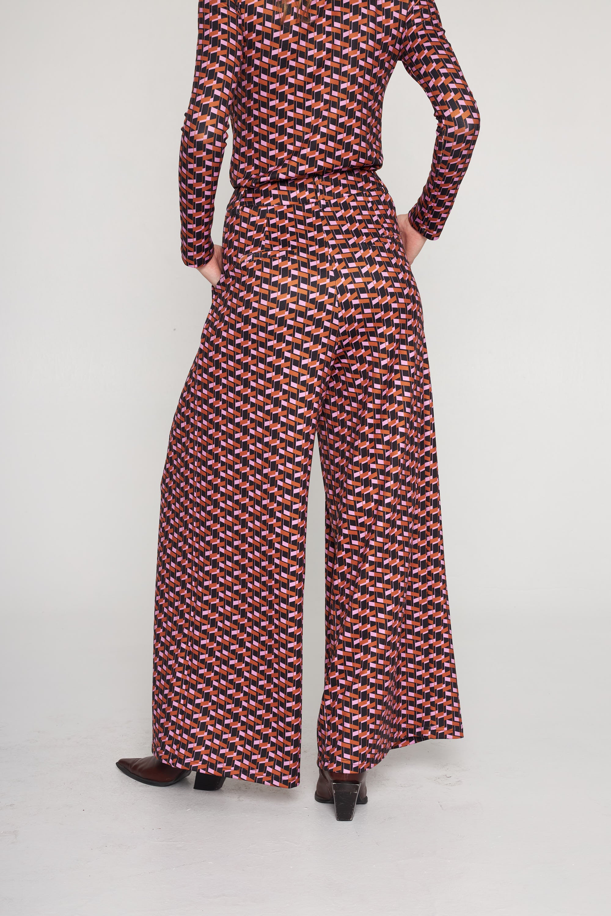 Diana Pant - Retro Geo